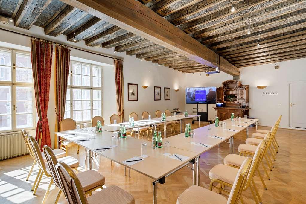 Radisson Blu Hotel Altstadt, Salzburgo Instalações foto