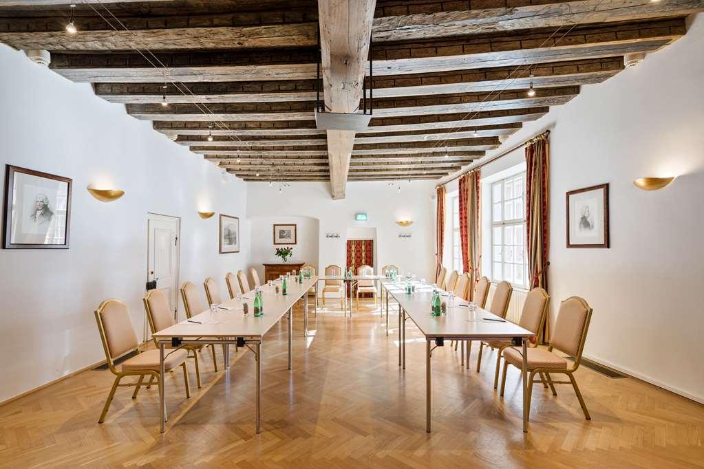 Radisson Blu Hotel Altstadt, Salzburgo Instalações foto